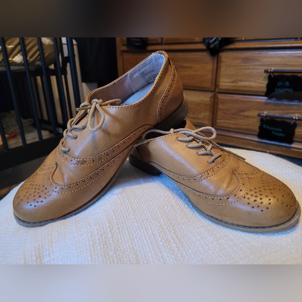 White Mountain Brown Derby Shoes